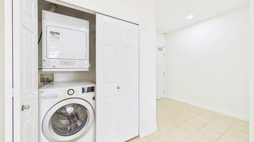 1113-3833 Brown Road, West Kelowna, BC - Indoor Photo Showing Laundry Room