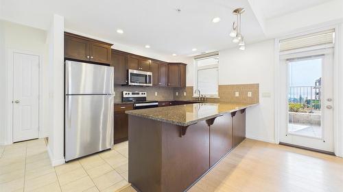 1113-3833 Brown Road, West Kelowna, BC - Indoor Photo Showing Kitchen With Upgraded Kitchen