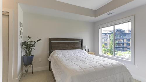225-4380 Lakeshore Road, Kelowna, BC - Indoor Photo Showing Bedroom