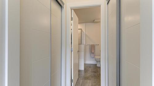 225-4380 Lakeshore Road, Kelowna, BC - Indoor Photo Showing Bathroom