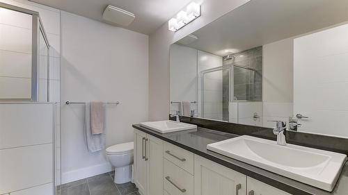 225-4380 Lakeshore Road, Kelowna, BC - Indoor Photo Showing Bathroom