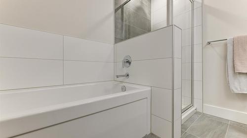 225-4380 Lakeshore Road, Kelowna, BC - Indoor Photo Showing Bathroom