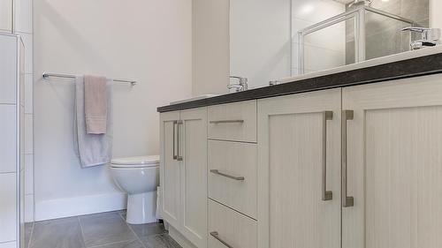 225-4380 Lakeshore Road, Kelowna, BC - Indoor Photo Showing Bathroom