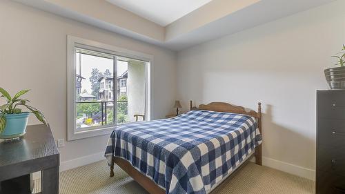 225-4380 Lakeshore Road, Kelowna, BC - Indoor Photo Showing Bedroom