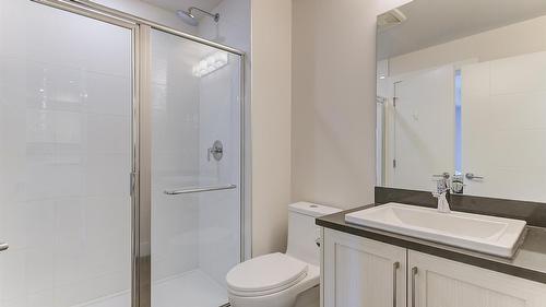 225-4380 Lakeshore Road, Kelowna, BC - Indoor Photo Showing Bathroom