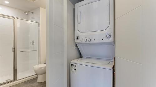 225-4380 Lakeshore Road, Kelowna, BC - Indoor Photo Showing Laundry Room