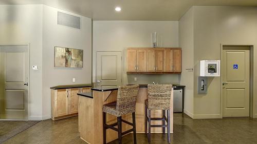 225-4380 Lakeshore Road, Kelowna, BC - Indoor Photo Showing Other Room