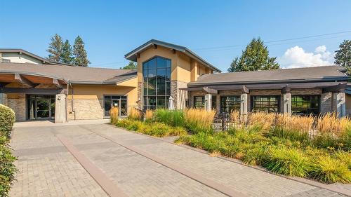 225-4380 Lakeshore Road, Kelowna, BC - Outdoor