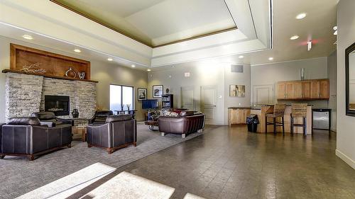 225-4380 Lakeshore Road, Kelowna, BC - Indoor Photo Showing Living Room With Fireplace
