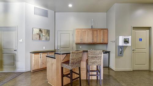 225-4380 Lakeshore Road, Kelowna, BC - Indoor Photo Showing Other Room