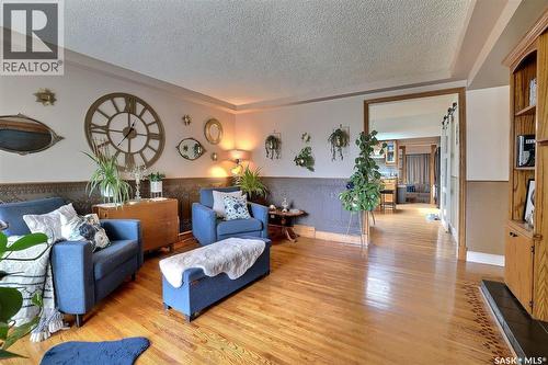 924 Campbell Street, Regina, SK - Indoor Photo Showing Living Room