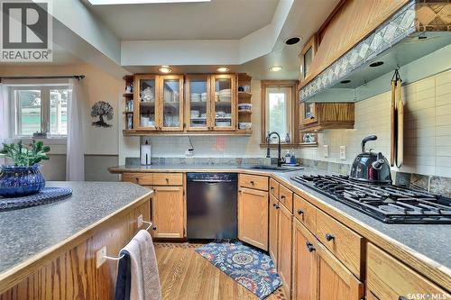 924 Campbell Street, Regina, SK - Indoor Photo Showing Kitchen