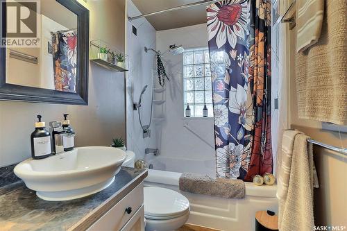 924 Campbell Street, Regina, SK - Indoor Photo Showing Bathroom
