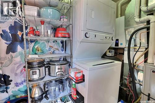 924 Campbell Street, Regina, SK - Indoor Photo Showing Laundry Room