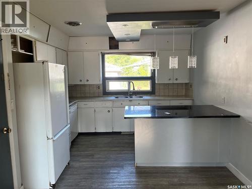 15 Ottawa Place, Regina, SK - Indoor Photo Showing Kitchen With Double Sink