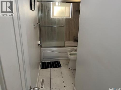 15 Ottawa Place, Regina, SK - Indoor Photo Showing Bathroom