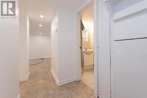 7 JOANITH LOWER DRIVE , Toronto, Ontario M4B 1S6 5