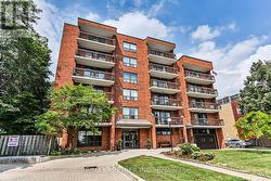 403 - 3734 ST CLAIR AVENUE E Toronto, ON M1M 1T7