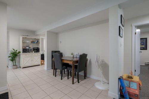121 Harewood Rd, Nanaimo, BC - Indoor Photo Showing Dining Room