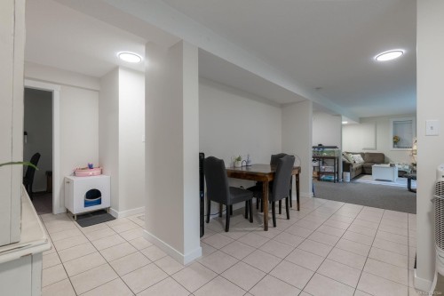 121 Harewood Rd, Nanaimo, BC - Indoor Photo Showing Dining Room