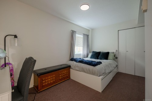 121 Harewood Rd, Nanaimo, BC - Indoor Photo Showing Bedroom