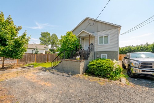 121 Harewood Rd, Nanaimo, BC - Outdoor
