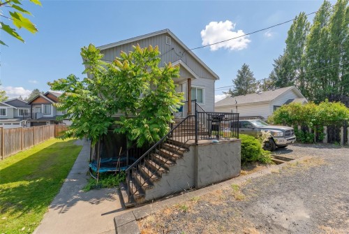 121 Harewood Rd, Nanaimo, BC - Outdoor With Deck Patio Veranda