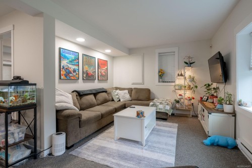121 Harewood Rd, Nanaimo, BC - Indoor Photo Showing Living Room
