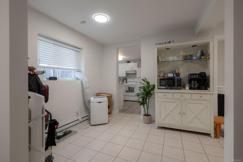 121 Harewood Rd, Nanaimo, BC - Indoor