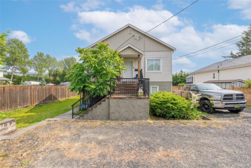 121 Harewood Rd, Nanaimo, BC - Outdoor
