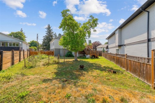 121 Harewood Rd, Nanaimo, BC - Outdoor With Backyard