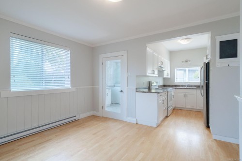 121 Harewood Rd, Nanaimo, BC - Indoor Photo Showing Kitchen
