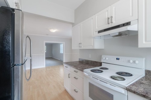 121 Harewood Rd, Nanaimo, BC - Indoor Photo Showing Kitchen