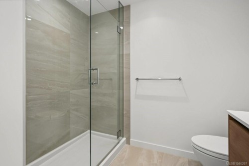 #609-363 Tyee Rd, Victoria, BC - Indoor Photo Showing Bathroom