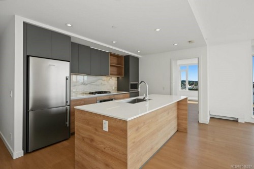 #609-363 Tyee Rd, Victoria, BC - Indoor Photo Showing Kitchen With Upgraded Kitchen
