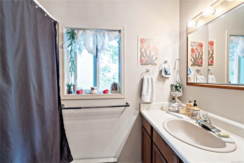 2445 Godfrey Rd, Nanaimo, BC 