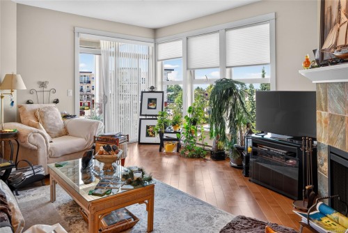 #321-6310 Mcrobb Ave, Nanaimo, BC - Indoor Photo Showing Living Room