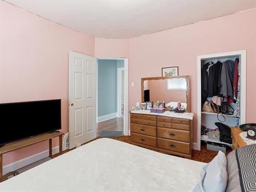 563 Polson Ave, Winnipeg, MB - Indoor Photo Showing Bedroom
