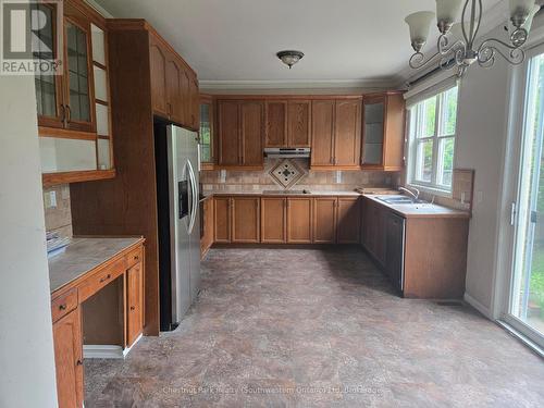 Spacious eat-in kitchen - 147 Baggs Crescent, Cambridge, ON - Indoor Photo Showing Kitchen