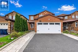 205 HUPFIELD TRAIL Toronto, ON M1B 4N9