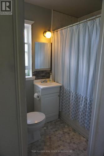 324 Queen Street W, Cambridge, ON - Indoor Photo Showing Bathroom