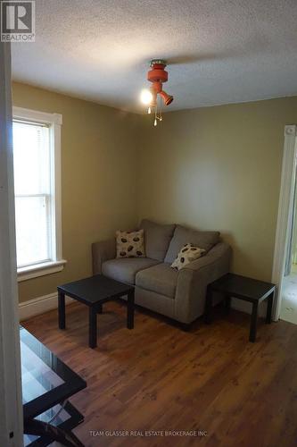 324 Queen Street W, Cambridge, ON - Indoor