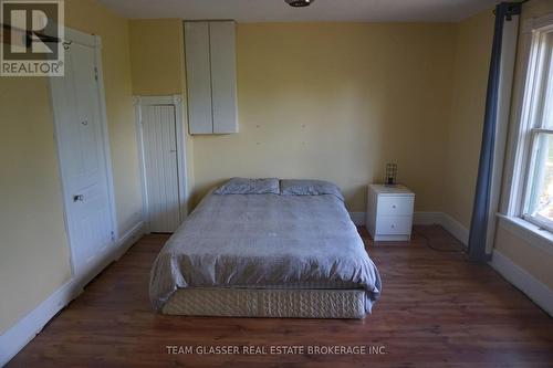 324 Queen Street W, Cambridge, ON - Indoor Photo Showing Bedroom