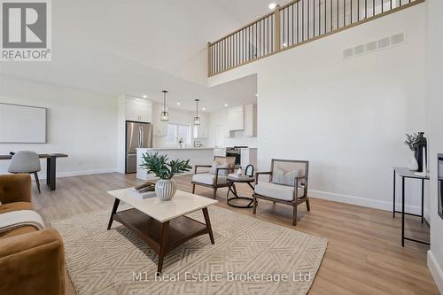 74 Bedell Drive, Mapleton, ON - Indoor Photo Showing Living Room