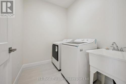 74 Bedell Drive, Mapleton, ON - Indoor Photo Showing Laundry Room