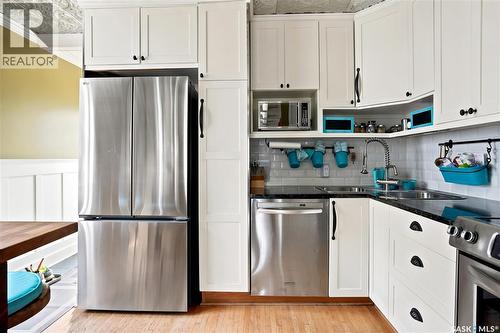 2520 Elliott Street, Regina, SK - Indoor Photo Showing Kitchen With Stainless Steel Kitchen