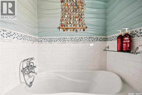 2520 Elliott Street, Regina, SK - Indoor Photo Showing Bathroom