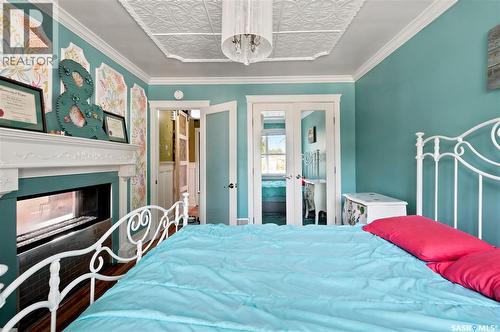 2520 Elliott Street, Regina, SK - Indoor Photo Showing Bedroom With Fireplace