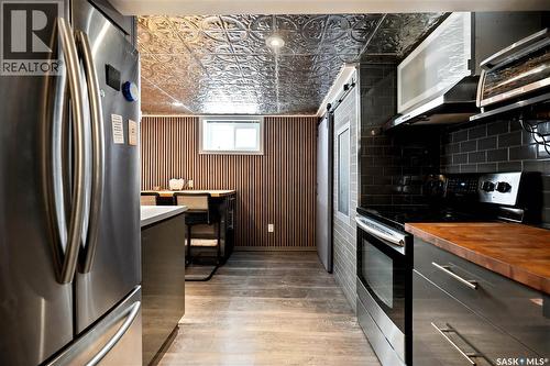 2520 Elliott Street, Regina, SK - Indoor Photo Showing Kitchen With Stainless Steel Kitchen