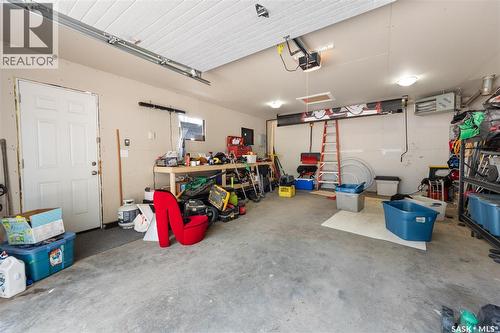802 31St Street W, Saskatoon, SK - Indoor Photo Showing Garage